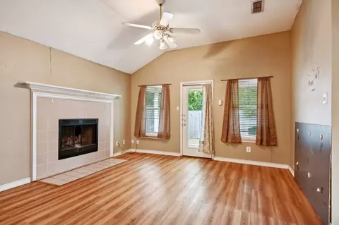 6409 Aires Dr, Arlington, TX 76001