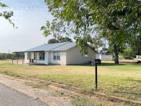 105 W Liveoak St, Gustine, TX 76455
