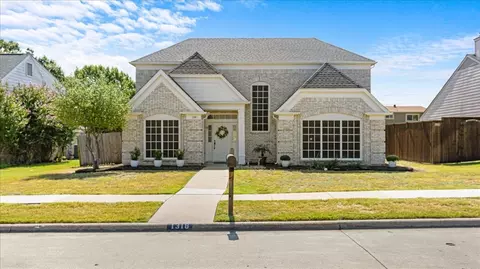 1318 Old Barn Ln, Lewisville, TX 75067