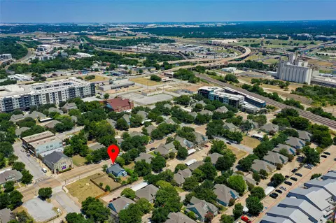 904 E 3rd St, Fort Worth, TX 76102 photo 4