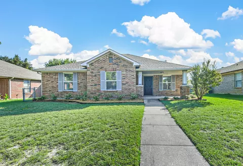 2621 Max Goldblatt Dr, Dallas, TX 75227