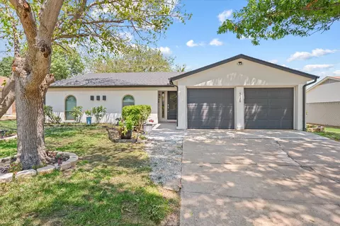 7520 Oak Ridge Dr, North Richland Hills, TX 76182