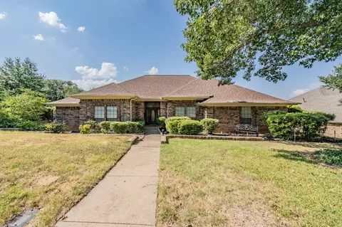 1215 Crest Dr, Colleyville, TX 76034
