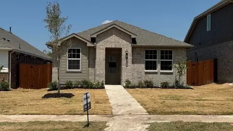 6728 Lake Overlook Dr, Fort Worth, TX 76135