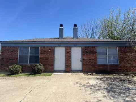 305 Casie Ct, Denton, TX 76207