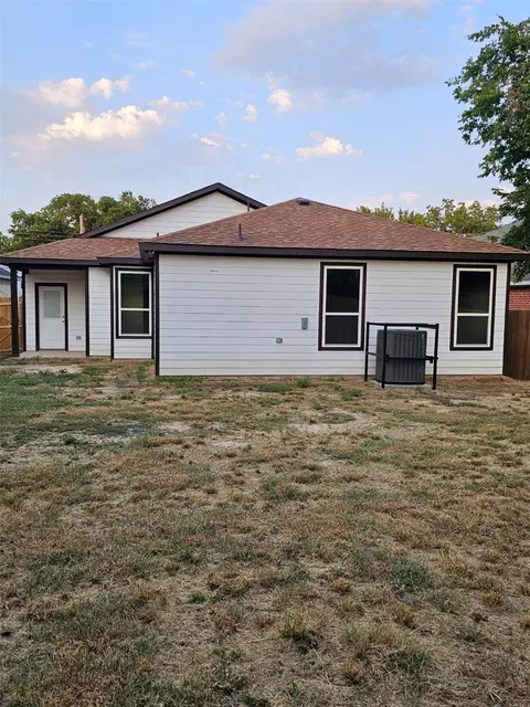 4227 Landrum Ave, Dallas, TX 75216