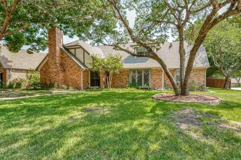 2733 Spartacus Dr, Grand Prairie, TX 75052