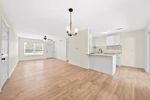 2751 Cartwright St, Irving, TX 75062 photo 5
