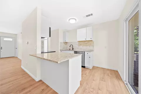 2751 Cartwright St, Irving, TX 75062 photo 6
