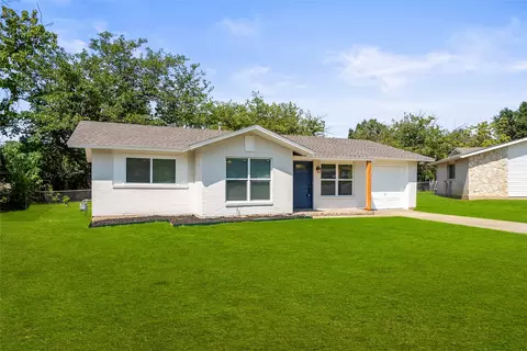 2751 Cartwright St, Irving, TX 75062 photo 2