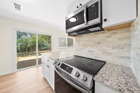 2751 Cartwright St, Irving, TX 75062 photo 12