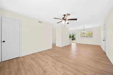 2751 Cartwright St, Irving, TX 75062 photo 4