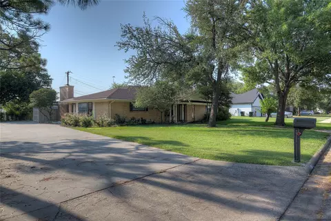 5507 Vale St, Greenville, TX 75402