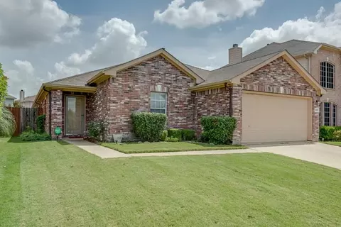 907 Allencrest Dr, Arlington, TX 76001