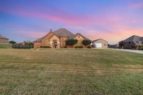 4055 Honeysuckle Ln, Kaufman, TX 75142