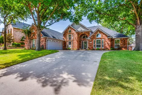 1021 Crestview Dr, Bedford, TX 76021