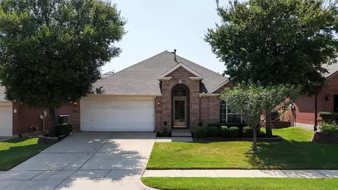 1929 Oak Hollow Dr, Bedford, TX 76021