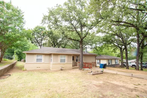 1129 Oak Ridge Dr, Denison, TX 75020