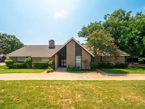930 Rock Canyon Dr, Duncanville, TX 75137