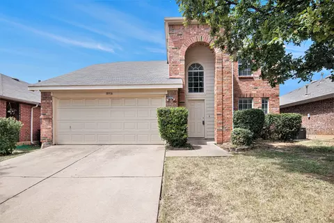 10916 Briaroaks Dr, Fort Worth, TX 76140