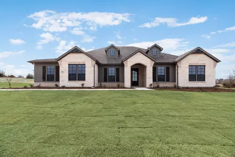 1070 Julian Dr, Van Alstyne, TX 75495