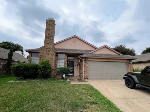 2521 Forest Creek Dr, Fort Worth, TX 76123