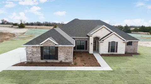 1080 Julian Dr, Van Alstyne, TX 75495