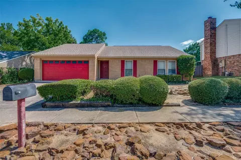 3301 Manchester Cir, Bedford, TX 76021