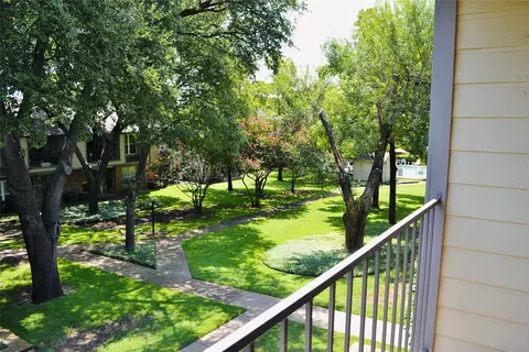 2535 Wedglea Dr #221, Dallas, TX 75211