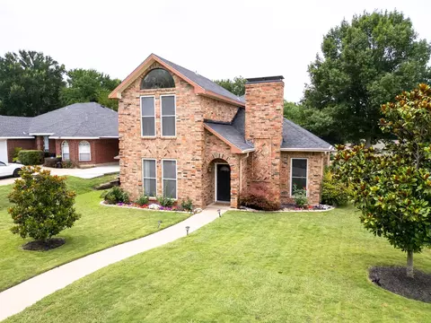 1113 Crestwood Ct, Desoto, TX 75115