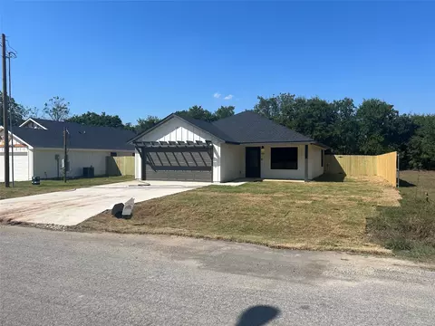 207 E Cardinal St # A, Ector, TX 75439