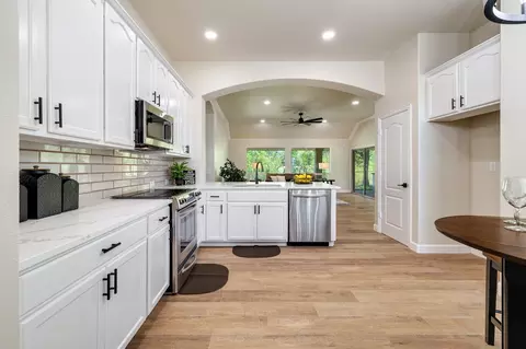 10804 Southerland Dr, Denton, TX 76207