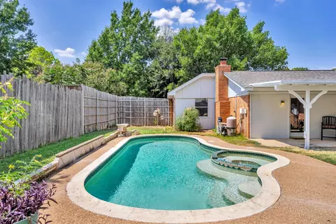 506 Walden Trl, Euless, TX 76039