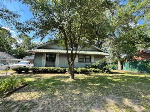 222 E California, Vivian, LA 71082