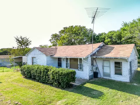 102 W South Front St, Barry, TX 75102