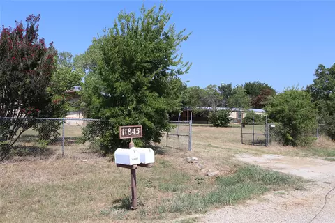 11845 Dale St, Azle, TX 76020