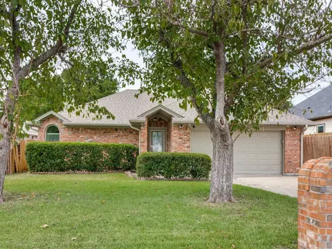 7821 Tacoma Dr, White Settlement, TX 76108