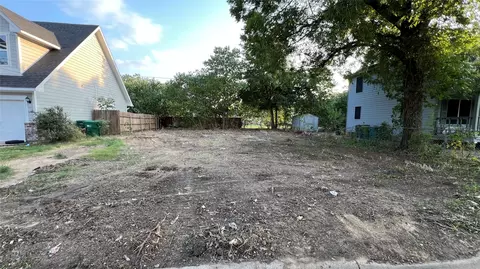 204 Perry Ave, Waxahachie, TX 75165