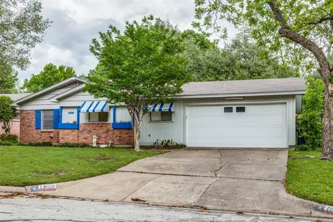 1909 Easy St, Arlington, TX 76013