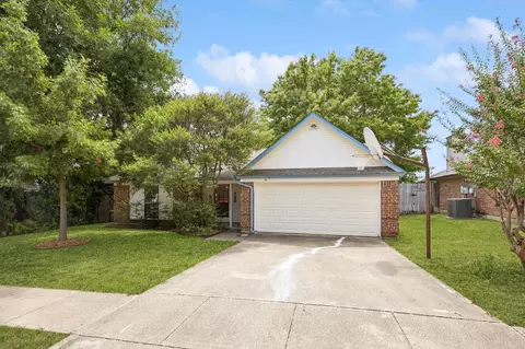 1009 Parkhill Ave, Saginaw, TX 76179