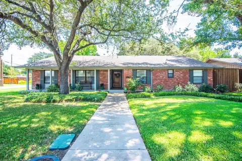 10636 Royal Club Ln, Dallas, TX 75229