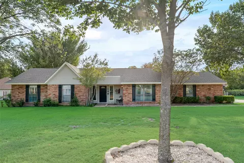 149 Carol Ln, Pecan Hill, TX 75154