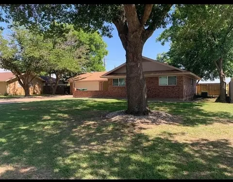 904 W Edwards St, Olney, TX 76374