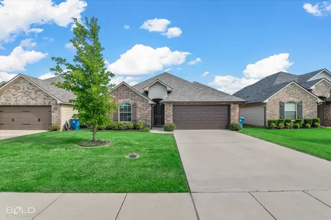 4021 False River Dr, Bossier City, LA 71111
