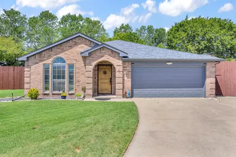 106 Comfort Ct, Waxahachie, TX 75165