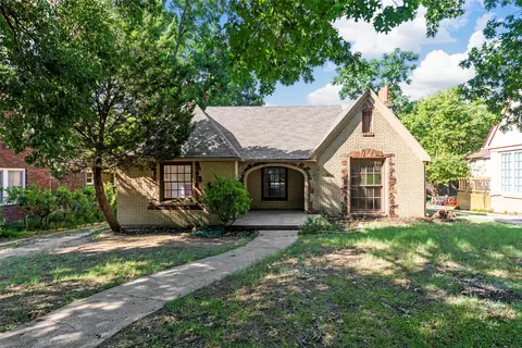 911 Valencia St, Dallas, TX 75223