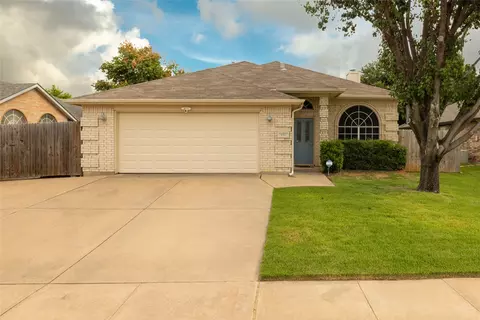 9113 Saranac Trl, Fort Worth, TX 76118
