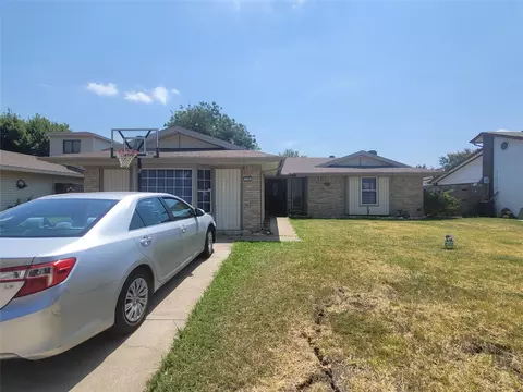 718 Ravencroft Dr, Garland, TX 75043