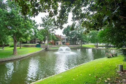 1808 Lakecrest Ct, Carrollton, TX 75006
