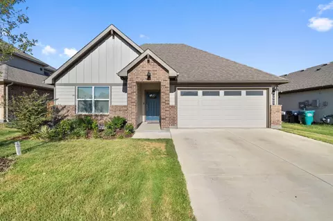 2009 Apalis Dr, Denton, TX 76205
